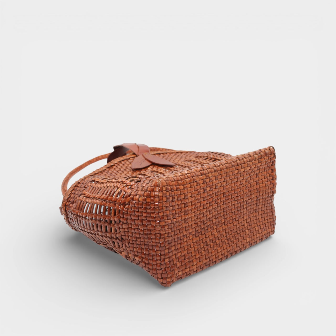 Solea - Handwoven Bucket Shoulder Bag Caramel
