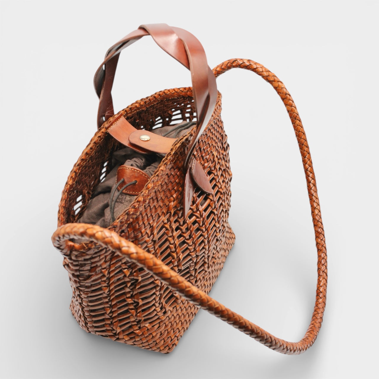Solea - Handwoven Bucket Shoulder Bag Caramel