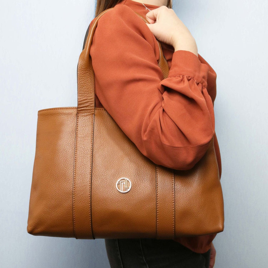 Callie - Soft leather shoulder bag | TL142415